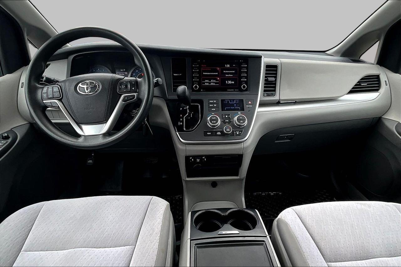 2020 Toyota Sienna 8 PASSENGER Photo