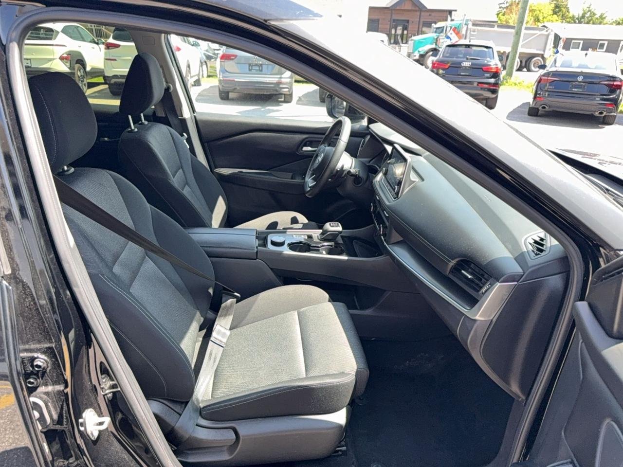 2024 Nissan Rogue SV-AWD-MOONROOF-HEATED SEATS-HEATED WHEEL-LOADED Photo
