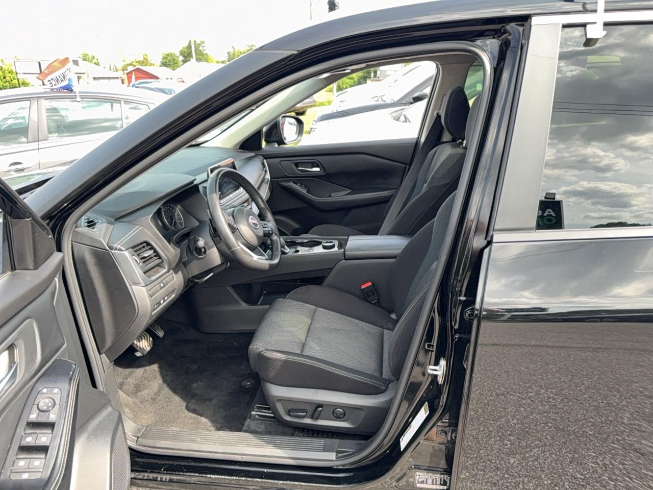 2024 Nissan Rogue SV-AWD-MOONROOF-HEATED SEATS-HEATED WHEEL-LOADED Photo