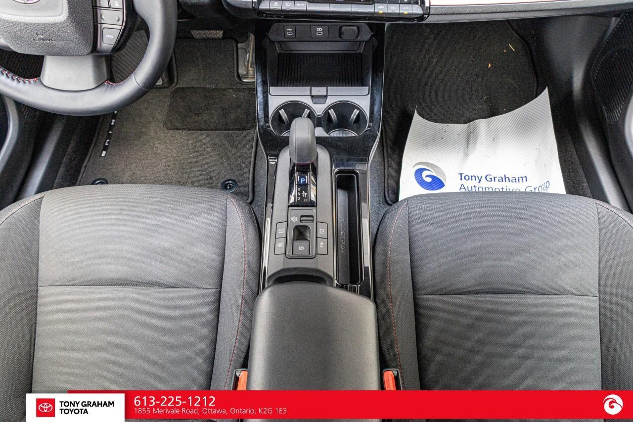 2026 Toyota Prius Plug-In Hybrid SE Photo