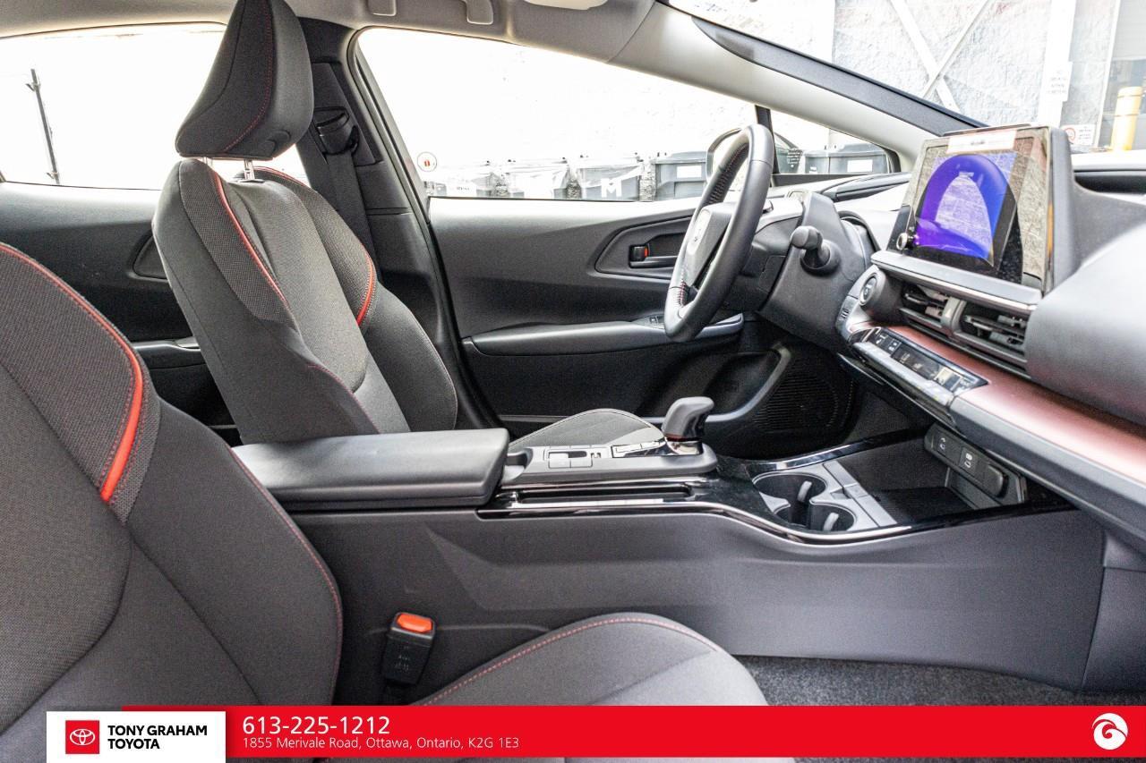 2026 Toyota Prius Plug-In Hybrid SE Photo