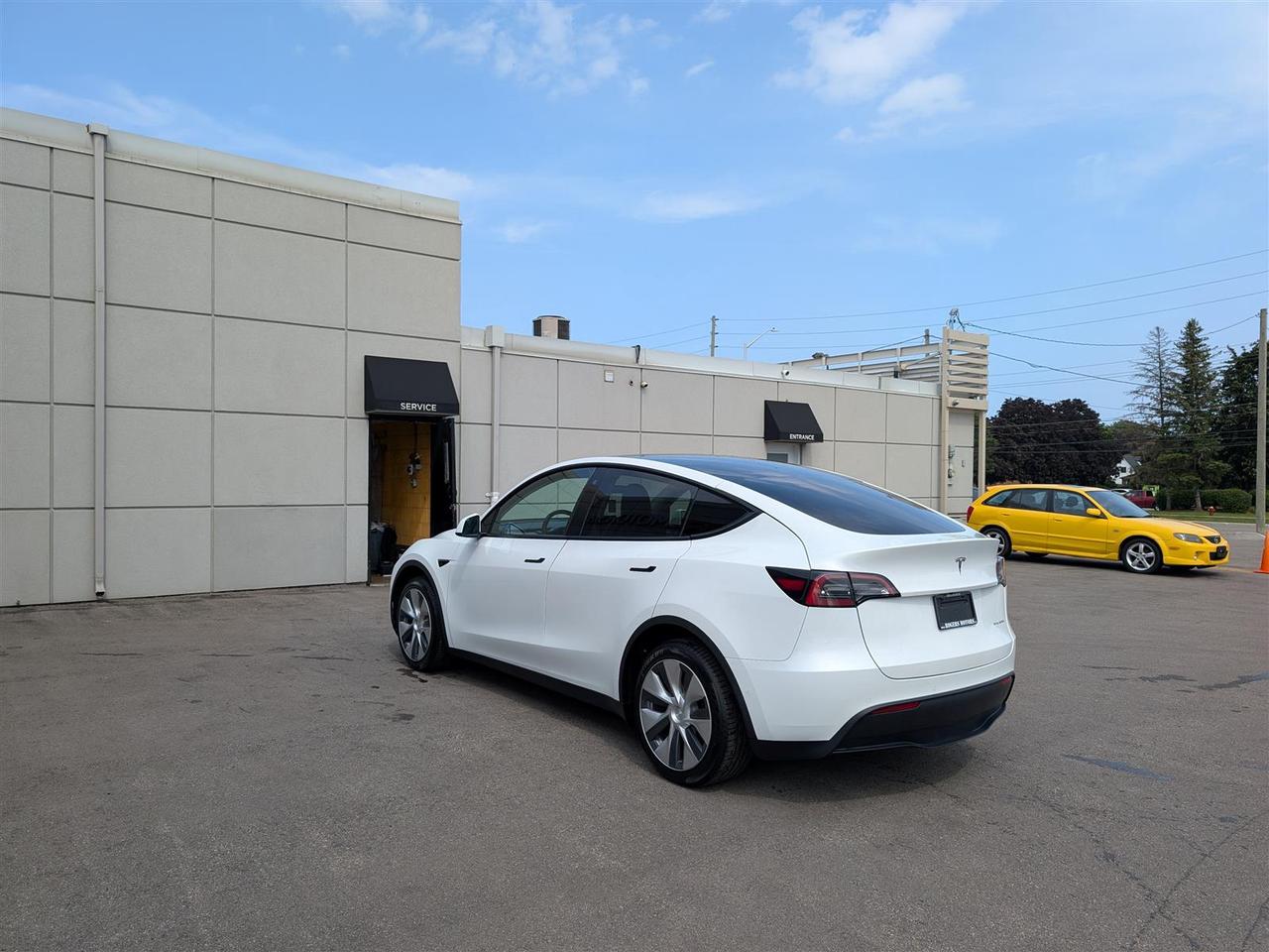2022 Tesla Model Y LONG RANGE AWD - DUAL MOTOR Photo