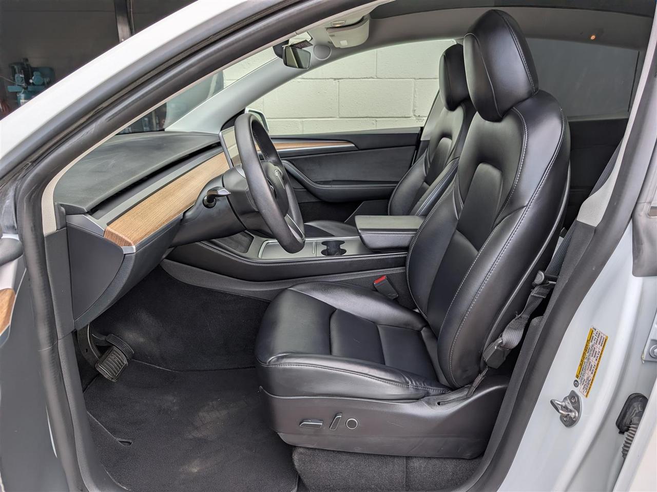 2022 Tesla Model Y LONG RANGE AWD - DUAL MOTOR Photo