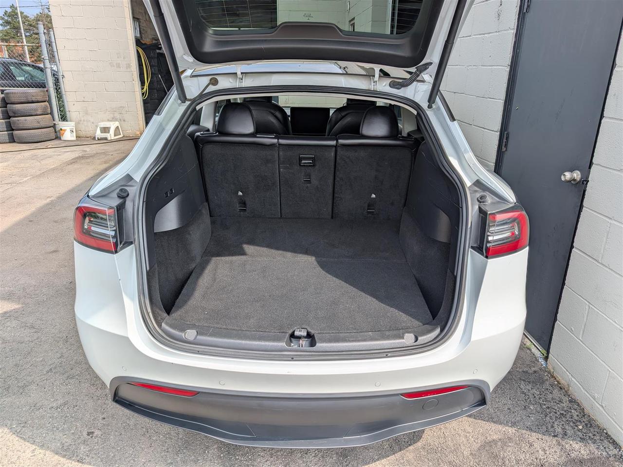 2022 Tesla Model Y LONG RANGE AWD - DUAL MOTOR Photo