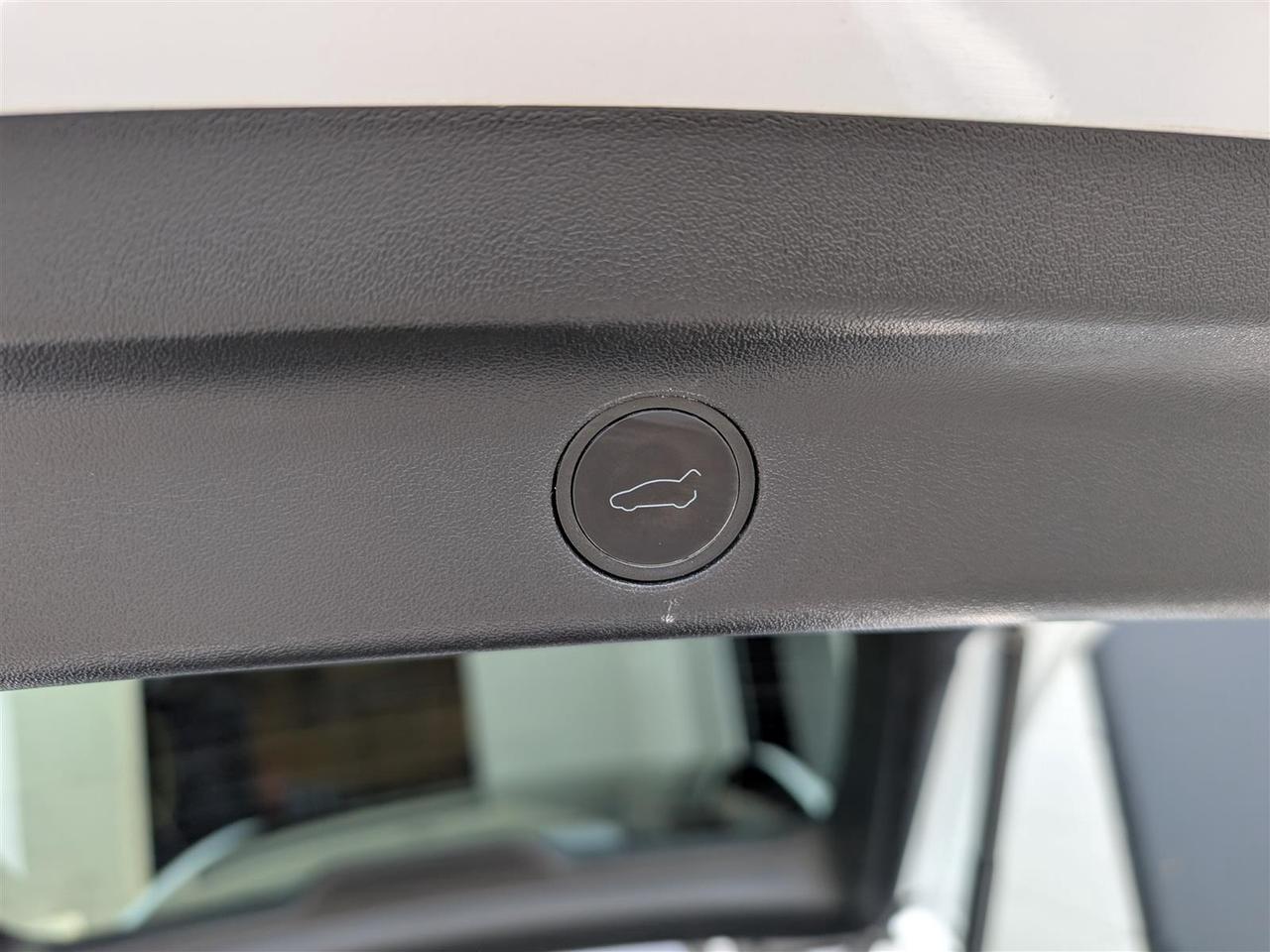 2022 Tesla Model Y LONG RANGE AWD - DUAL MOTOR Photo