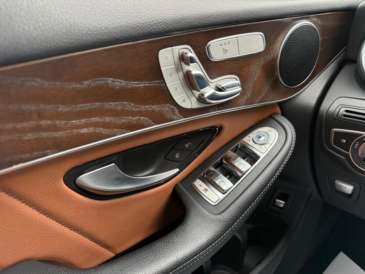 2020 Mercedes-Benz GLC GLC 300 Photo