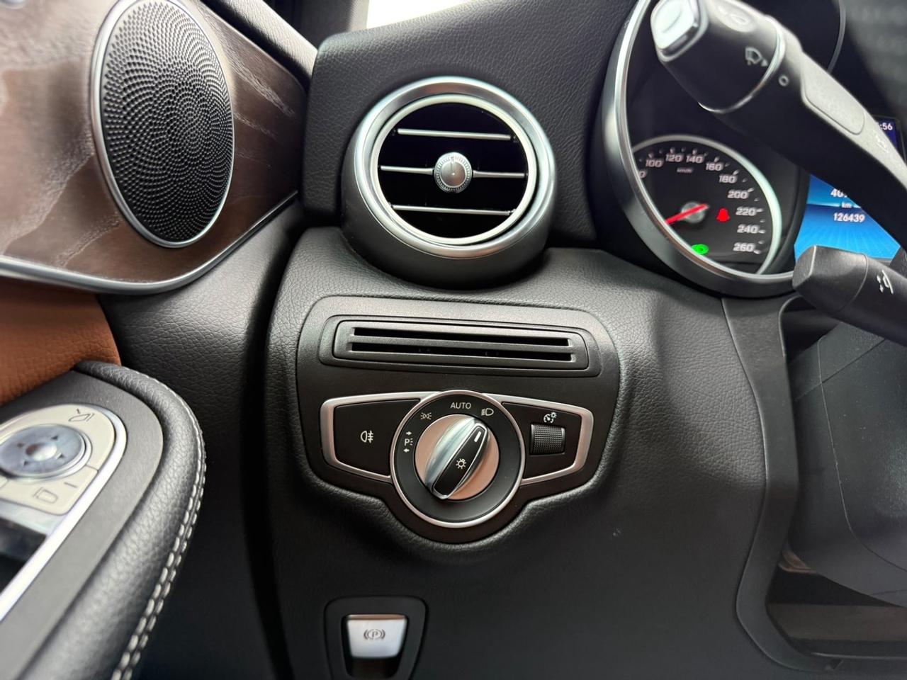2020 Mercedes-Benz GLC GLC 300 Photo