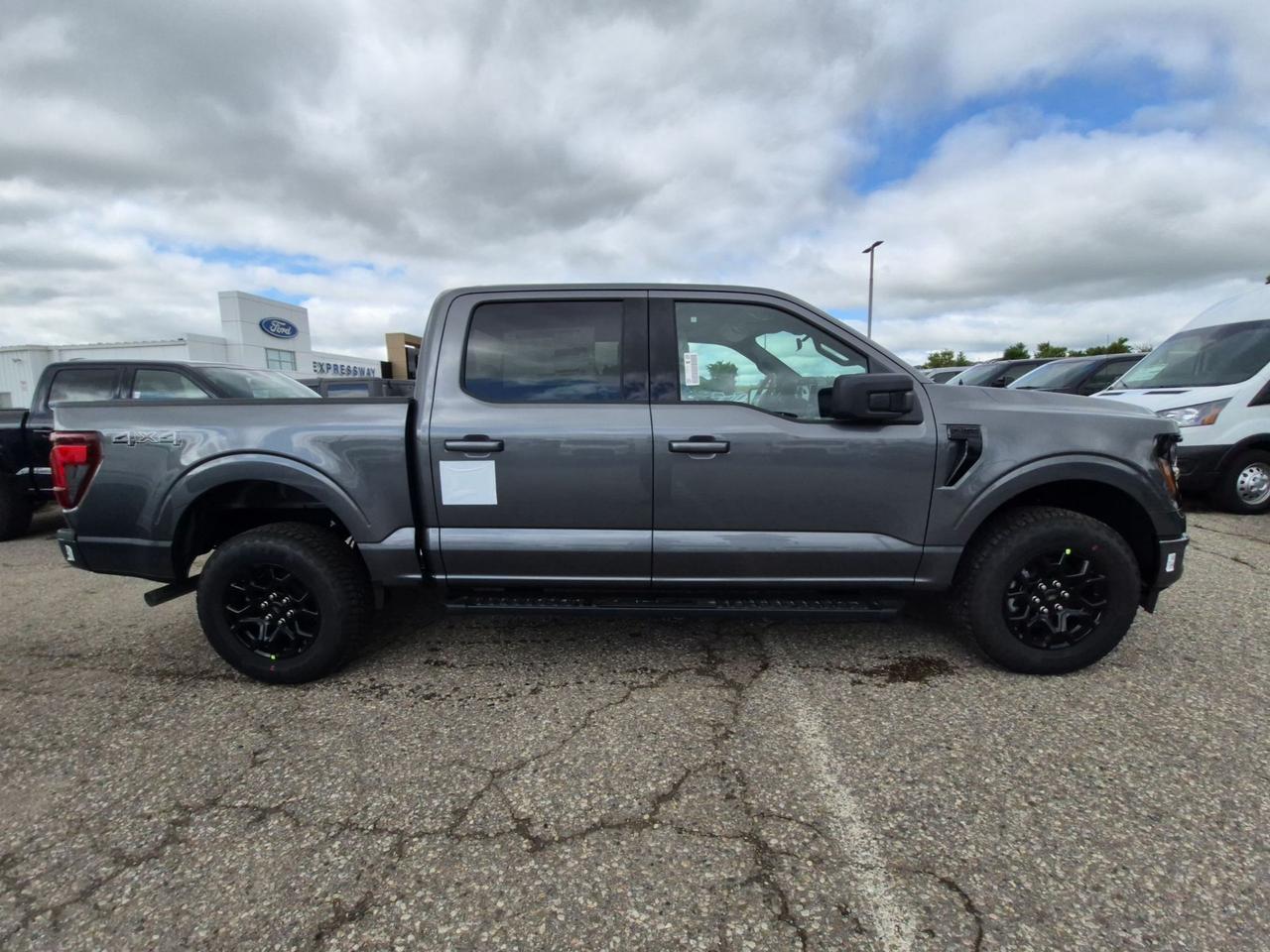 2026 Ford F-150 XLT, BLACK APPEARANCE PKG, TOW/HAUL PKG, SYNC4 Photo3