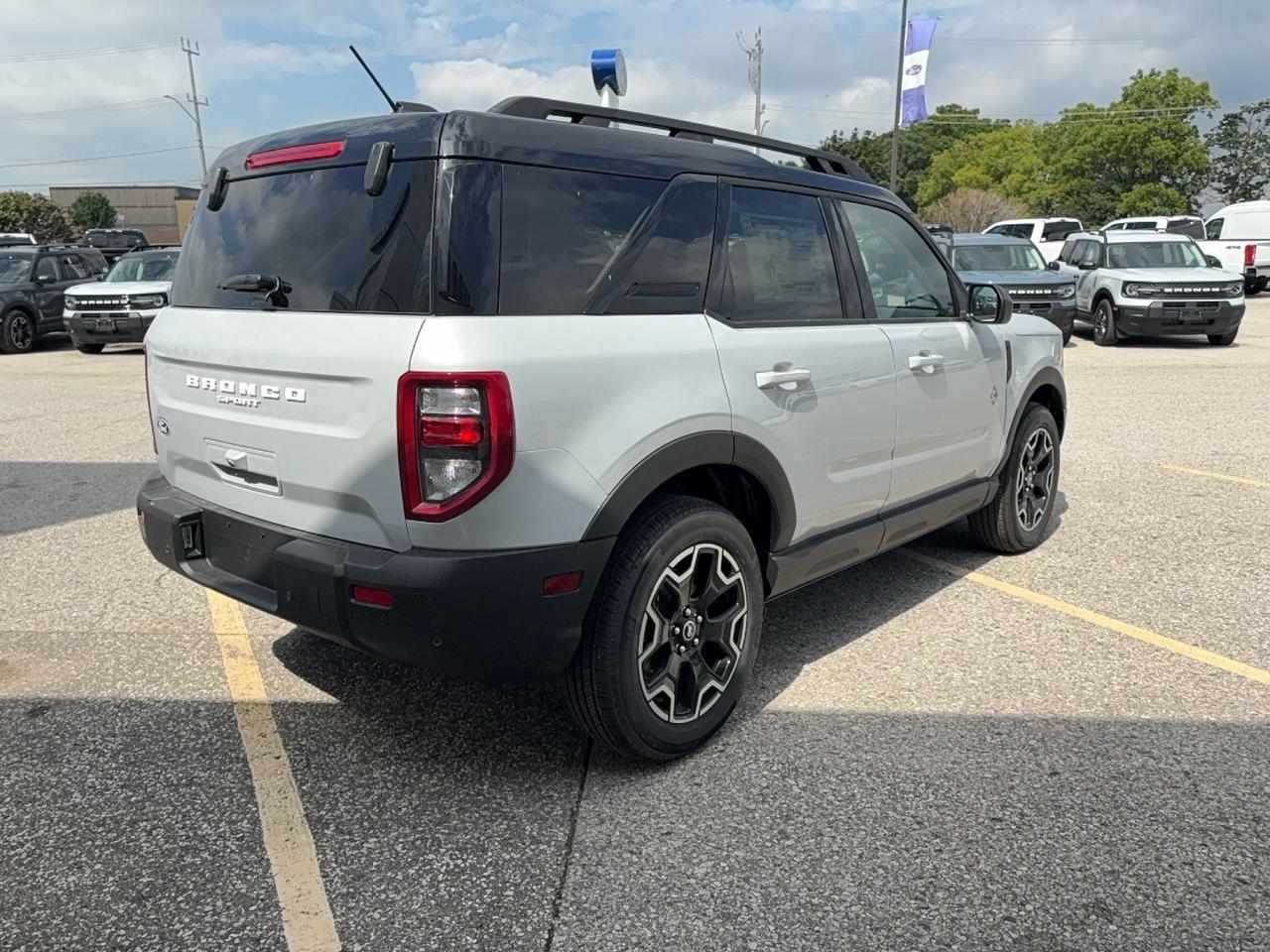 2026 Ford Bronco Sport OUTER BANKS, ADAPTIVE CRUISE, REMOTE START Photo4