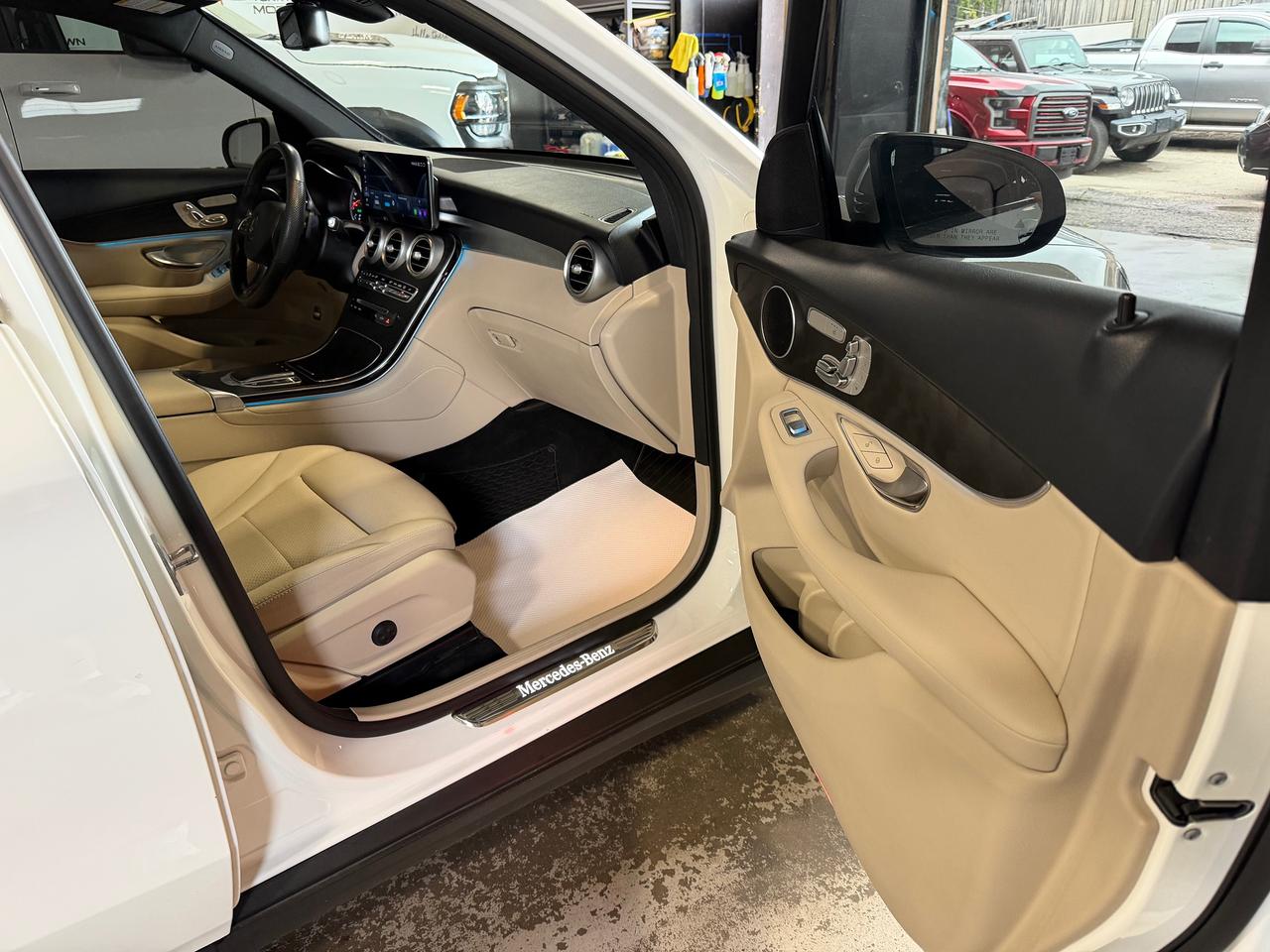 2019 Mercedes-Benz GLC-Class AMG WHEELS | PANO SUNROOF| 4 MATIC| WOODGRIAN TRIM Photo