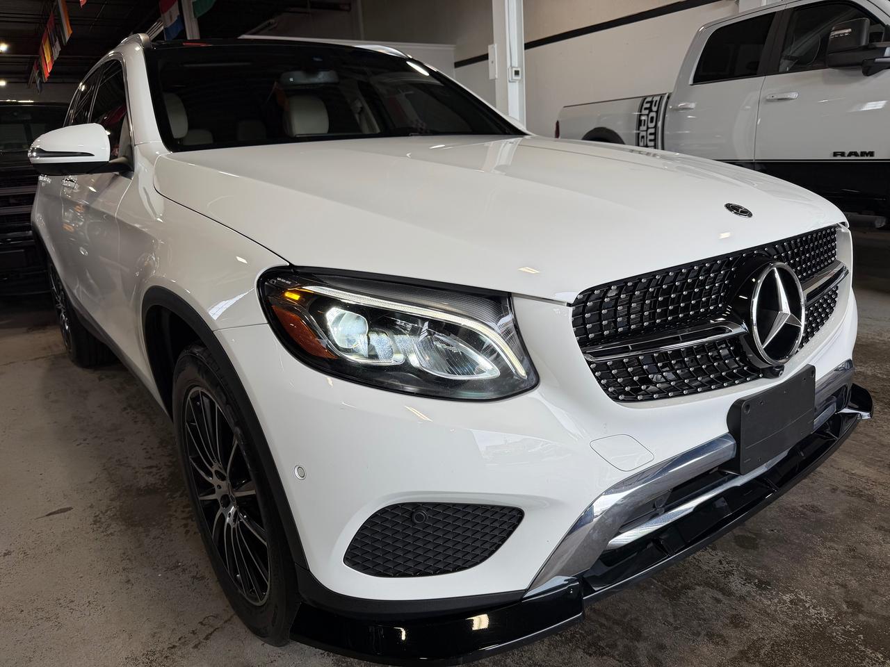 2019 Mercedes-Benz GLC-Class AMG WHEELS | PANO SUNROOF| 4 MATIC| WOODGRIAN TRIM Photo