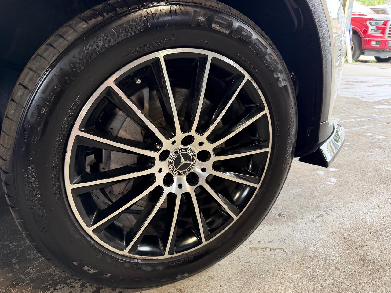 2019 Mercedes-Benz GLC-Class AMG WHEELS | PANO SUNROOF| 4 MATIC| WOODGRIAN TRIM Photo