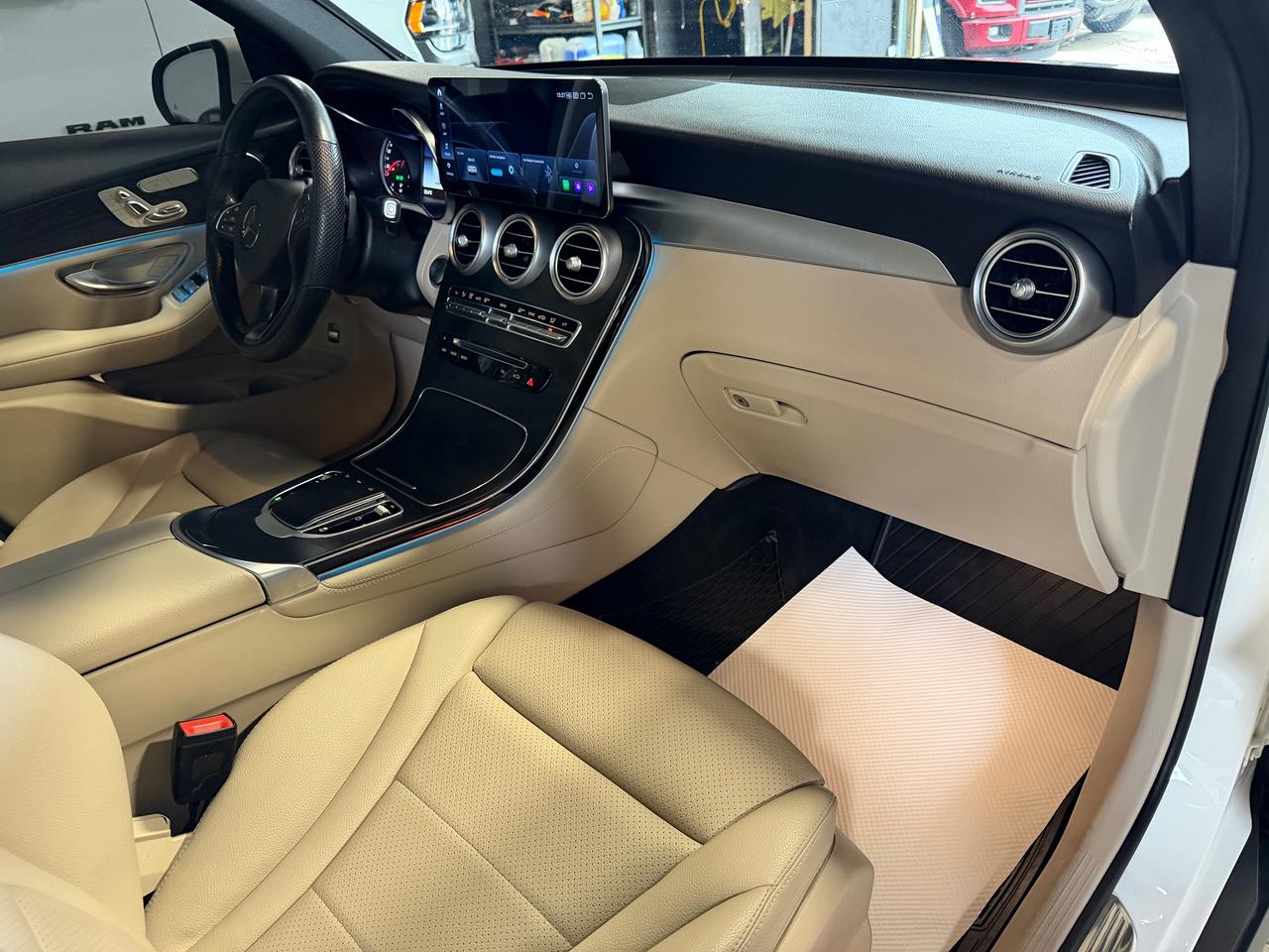 2019 Mercedes-Benz GLC-Class AMG WHEELS | PANO SUNROOF| 4 MATIC| WOODGRIAN TRIM Photo