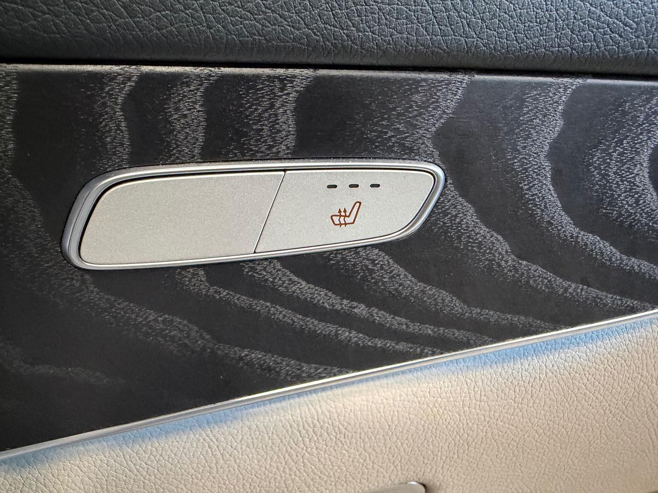 2019 Mercedes-Benz GLC-Class AMG WHEELS | PANO SUNROOF| 4 MATIC| WOODGRIAN TRIM Photo