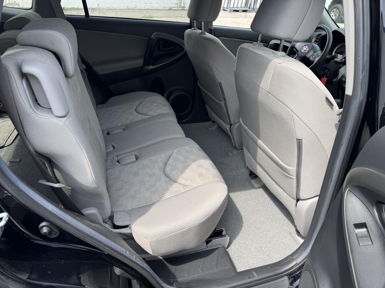 2010 Toyota RAV4 AWD V6 LOW KM Photo