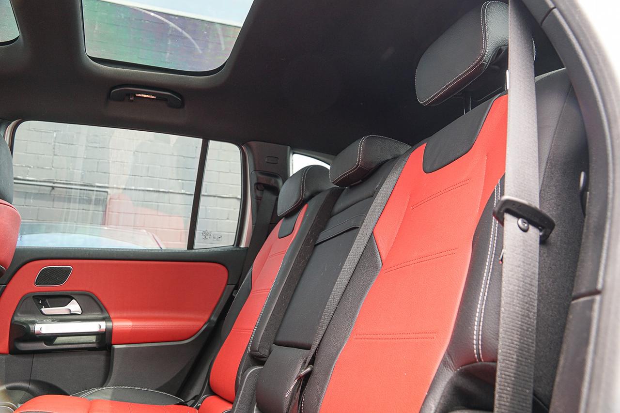 2021 Mercedes-Benz GLB AMG GLB 35 4MATIC | NAVI | PANO | RED INT | Photo