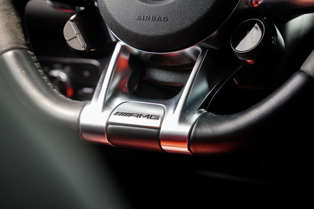 2021 Mercedes-Benz GLB AMG GLB 35 4MATIC | NAVI | PANO | RED INT | Photo