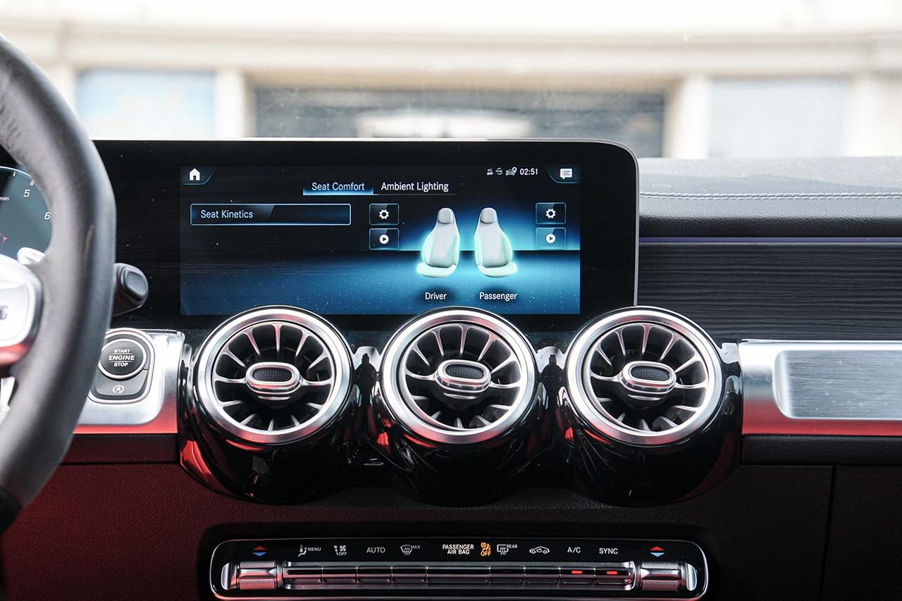 2021 Mercedes-Benz GLB AMG GLB 35 4MATIC | NAVI | PANO | RED INT | Photo