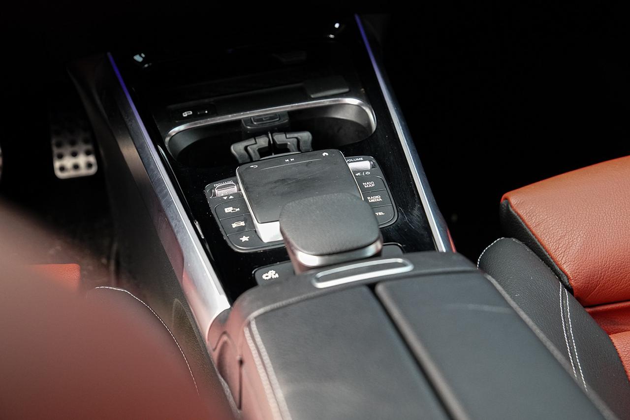 2021 Mercedes-Benz GLB AMG GLB 35 4MATIC | NAVI | PANO | RED INT | Photo