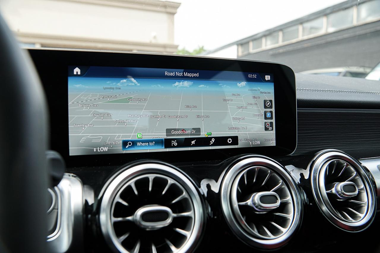 2021 Mercedes-Benz GLB AMG GLB 35 4MATIC | NAVI | PANO | RED INT | Photo