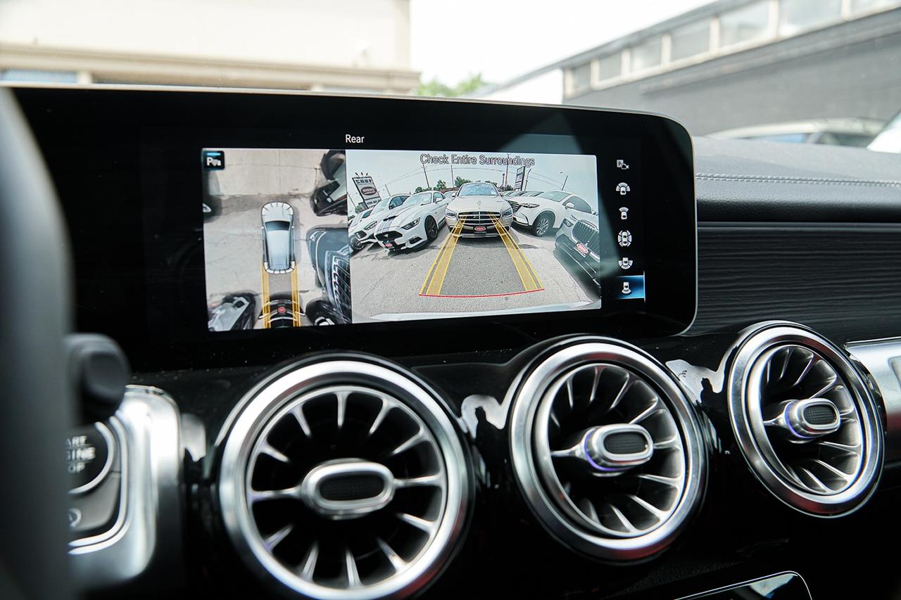2021 Mercedes-Benz GLB AMG GLB 35 4MATIC | NAVI | PANO | RED INT | Photo