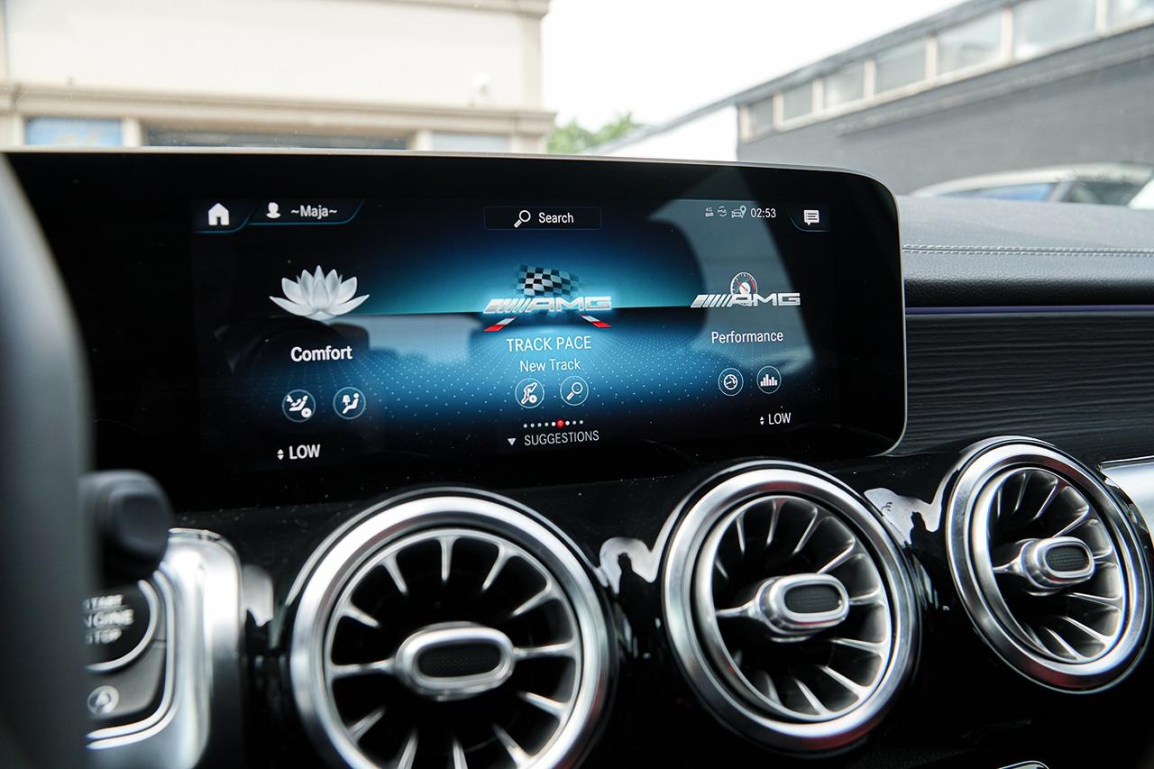 2021 Mercedes-Benz GLB AMG GLB 35 4MATIC | NAVI | PANO | RED INT | Photo