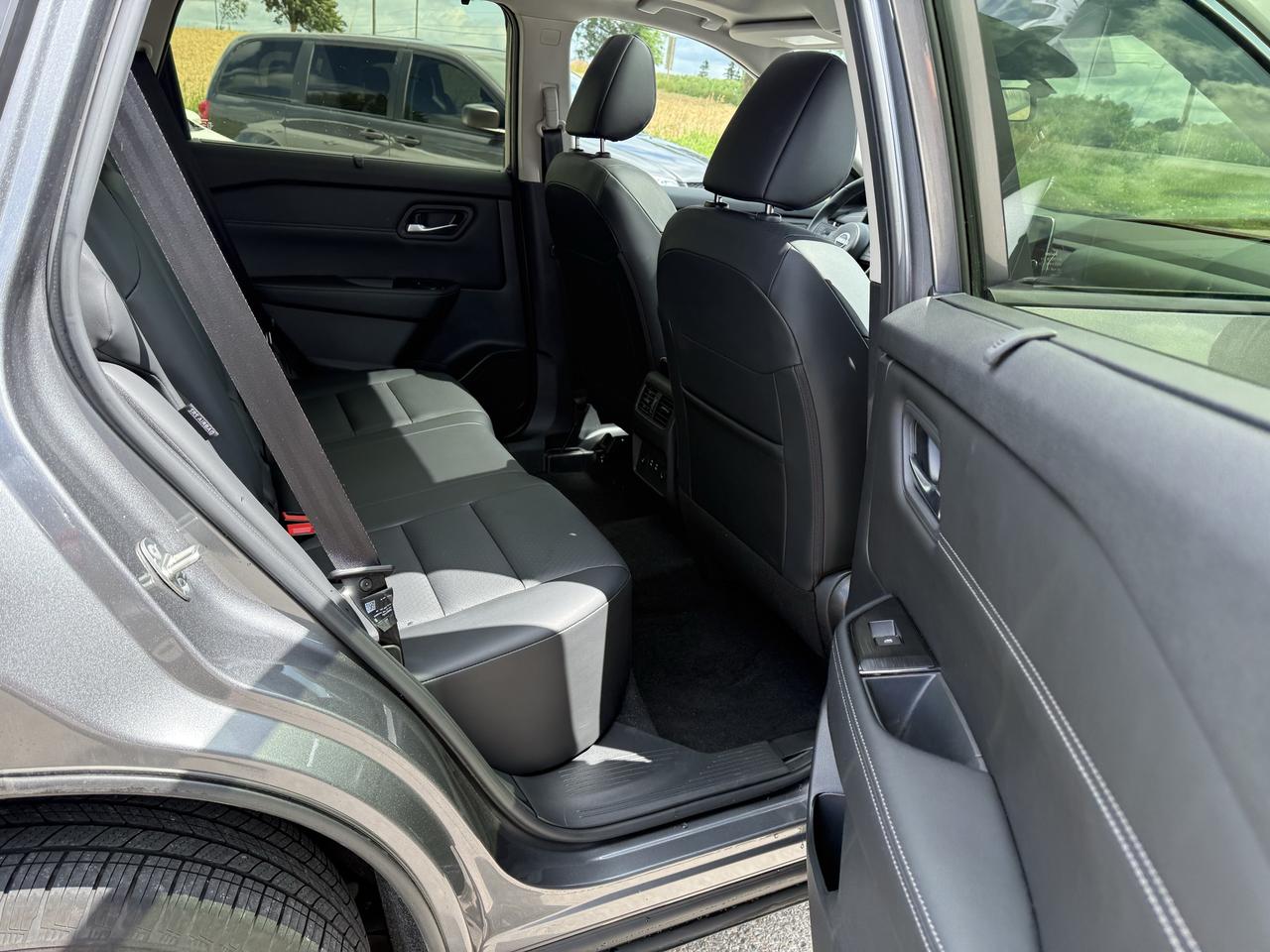 2024 Nissan Rogue SV MOONROOF Photo