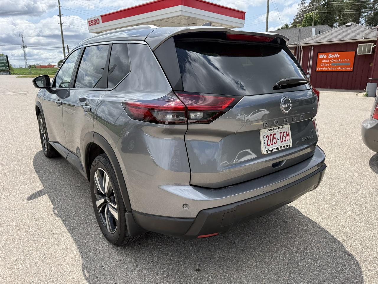 2024 Nissan Rogue SV MOONROOF Photo