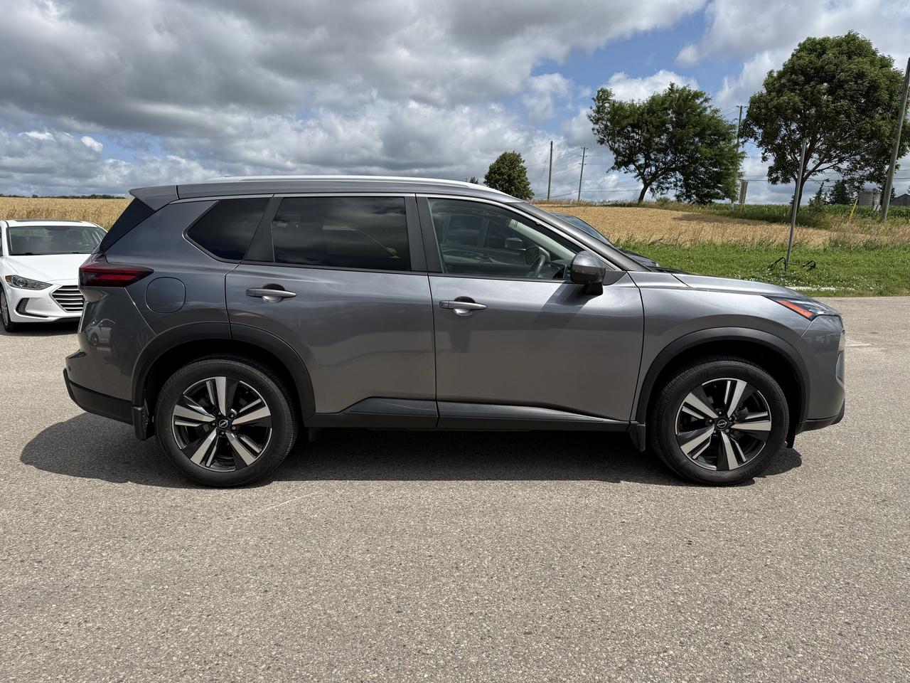 2024 Nissan Rogue SV MOONROOF Photo