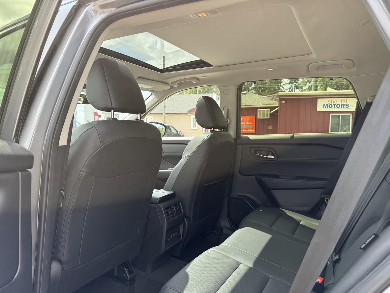 2024 Nissan Rogue SV MOONROOF Photo