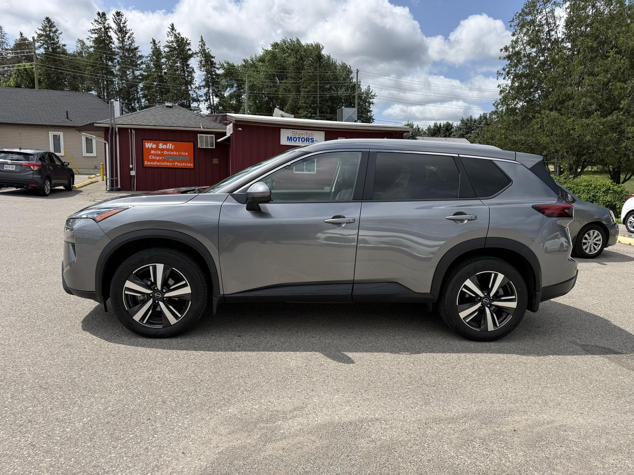 2024 Nissan Rogue SV MOONROOF Photo