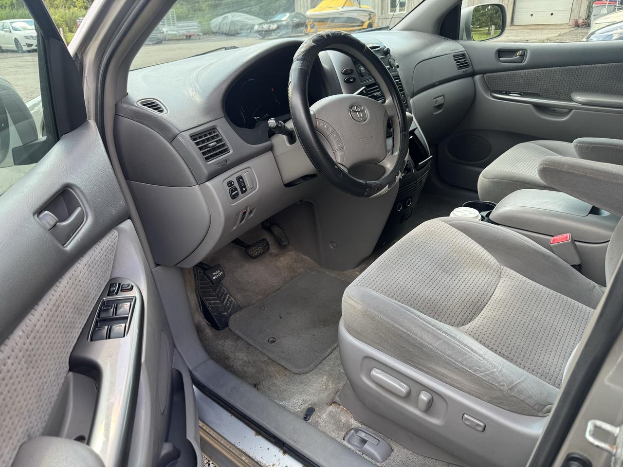 2006 Toyota Sienna LE Photo