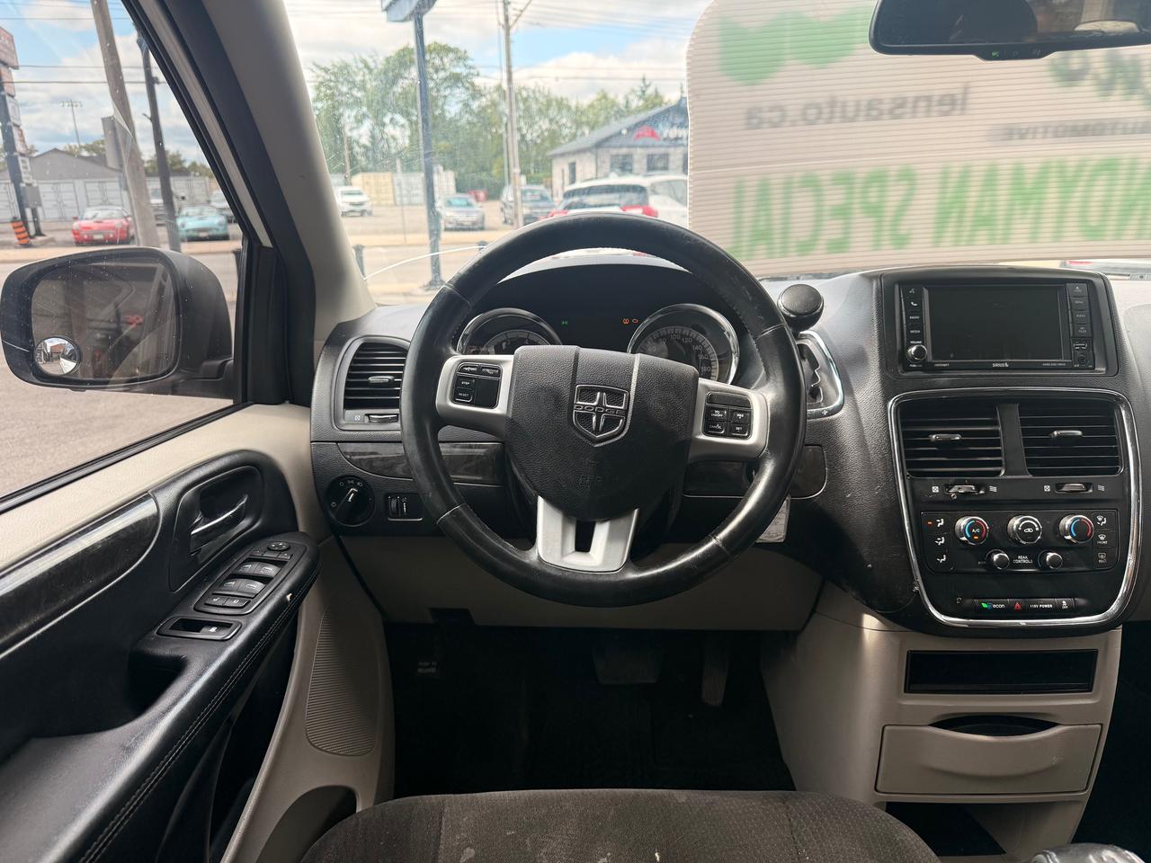 2016 Dodge Grand Caravan SXT Photo