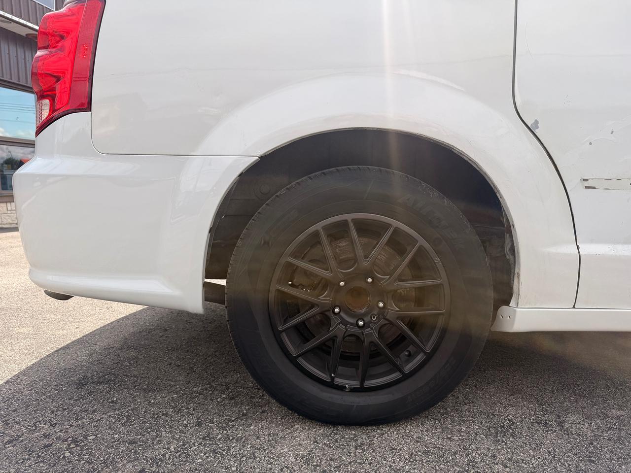 2016 Dodge Grand Caravan SXT Photo
