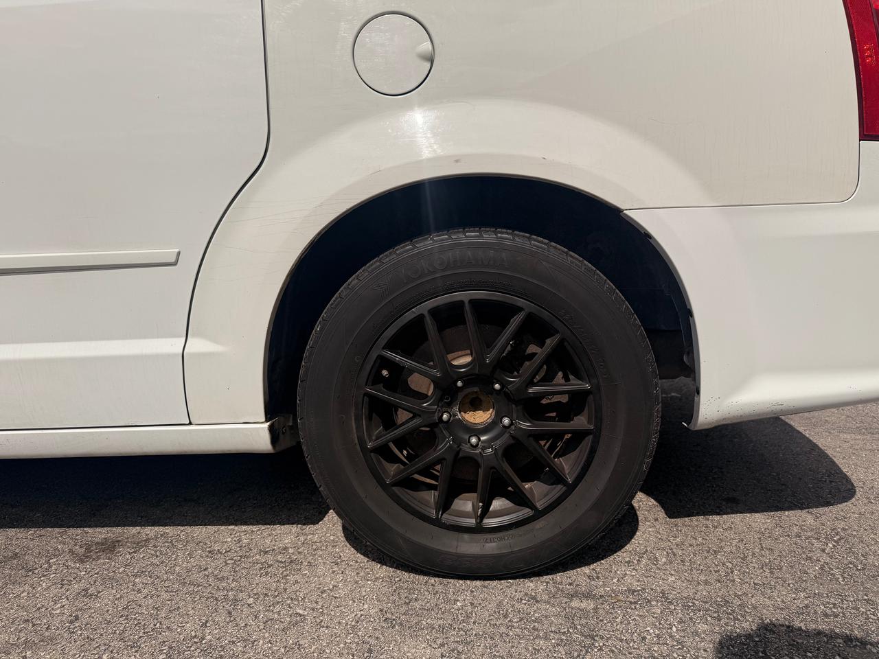 2016 Dodge Grand Caravan SXT Photo