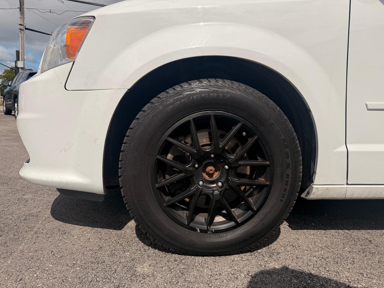 2016 Dodge Grand Caravan SXT Photo