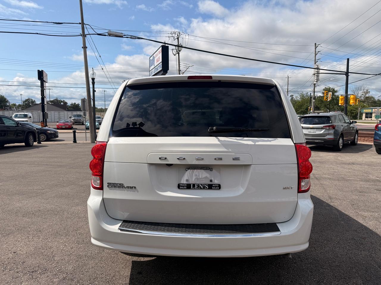 2016 Dodge Grand Caravan SXT Photo