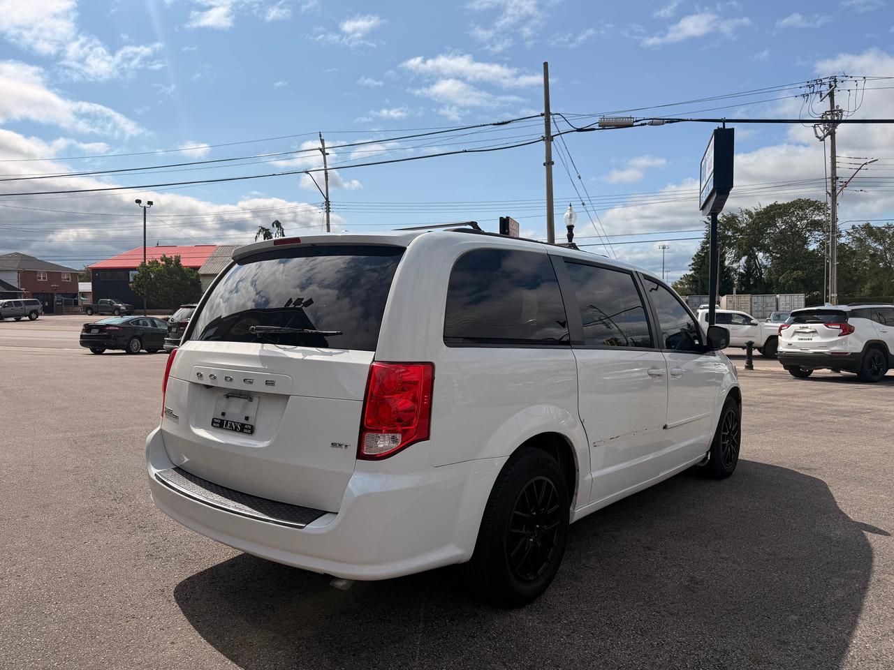 2016 Dodge Grand Caravan SXT Photo