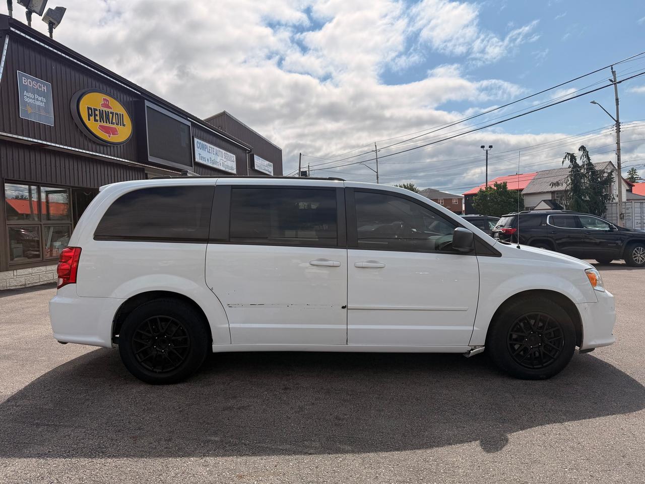 2016 Dodge Grand Caravan SXT Photo
