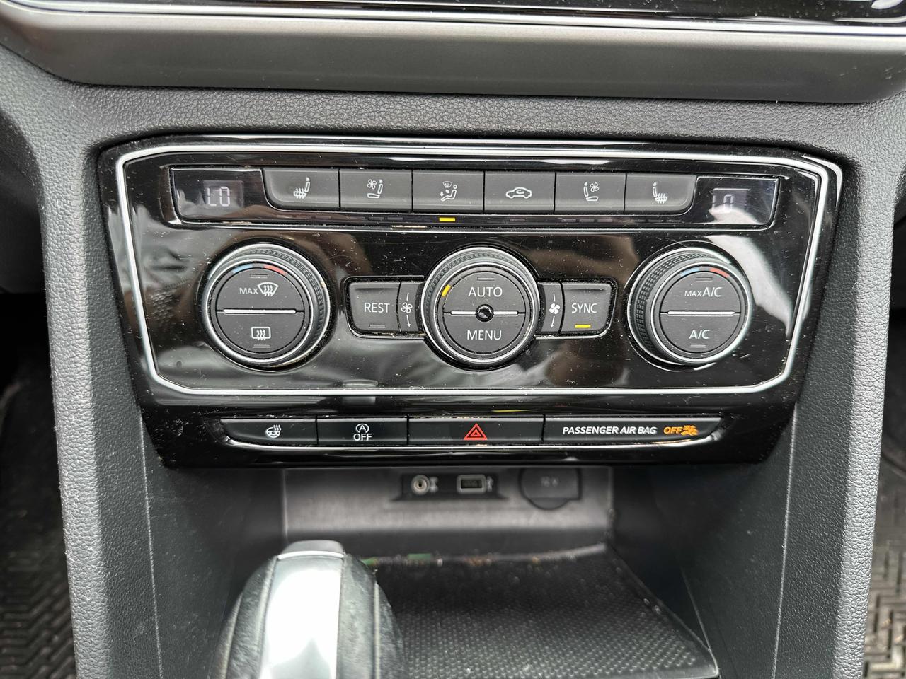 2019 Volkswagen Atlas Execline | AWD | 7 Seater | Clean Carfax & Service Photo22