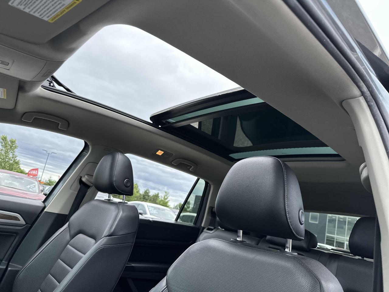2019 Volkswagen Atlas Execline | AWD | 7 Seater | Clean Carfax & Service Photo23