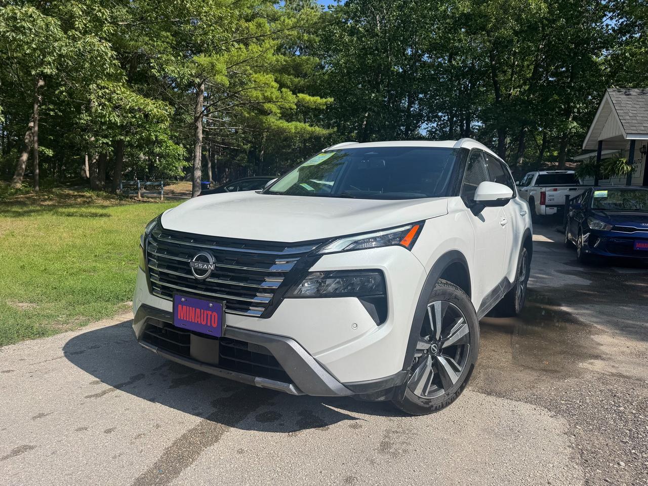 2025 Nissan Rogue SL Photo1