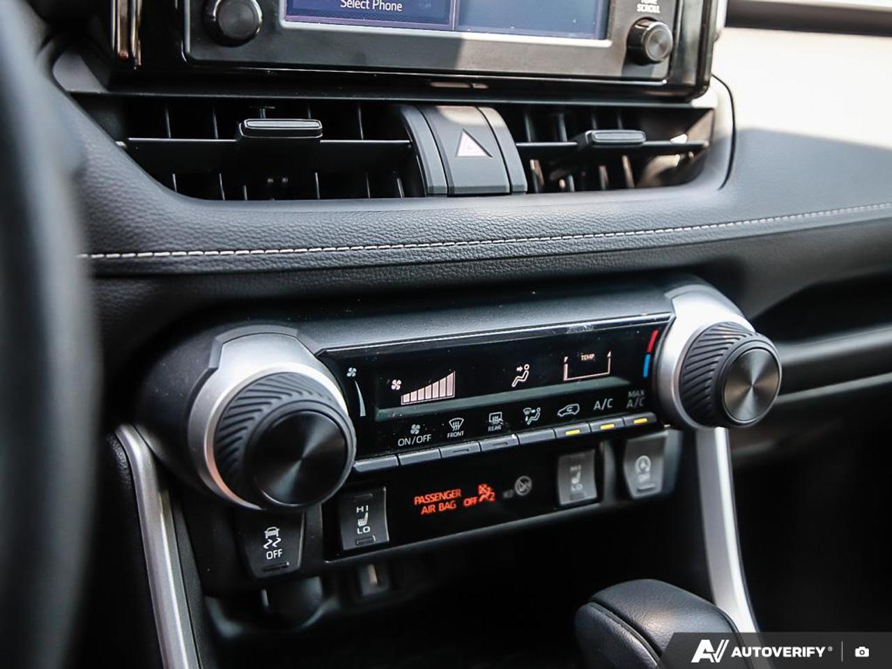 2021 Toyota RAV4 LE, AWD, LOW KM'S, ECO/SPORT, H/SEATS, R/V CAM Photo
