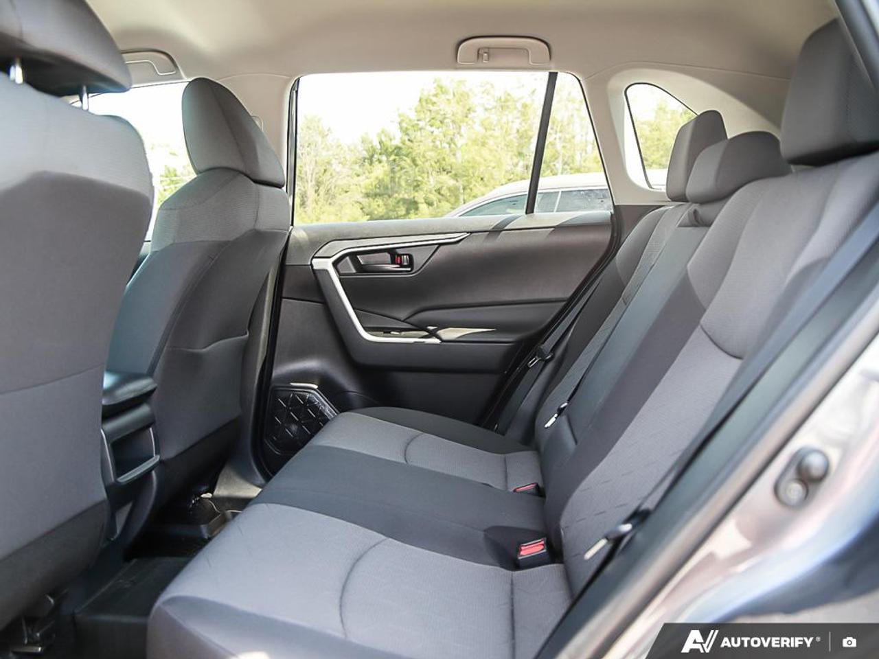2021 Toyota RAV4 LE, AWD, LOW KM'S, ECO/SPORT, H/SEATS, R/V CAM Photo