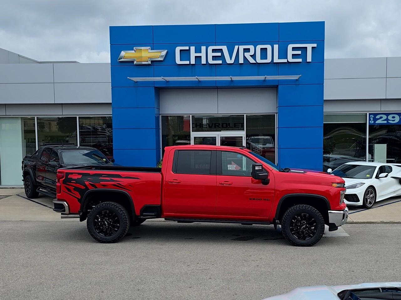 2026 Chevrolet Silverado 2500 HD 4WD Crew Cab Standard Box LT Photo5