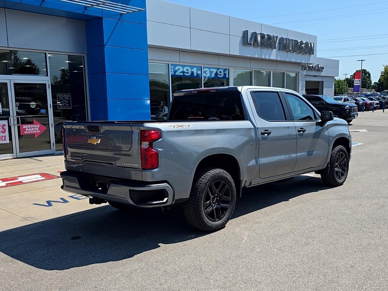 2026 Chevrolet Silverado 1500 Crew Cab Short Box 4-Wheel Drive Custom Photo2