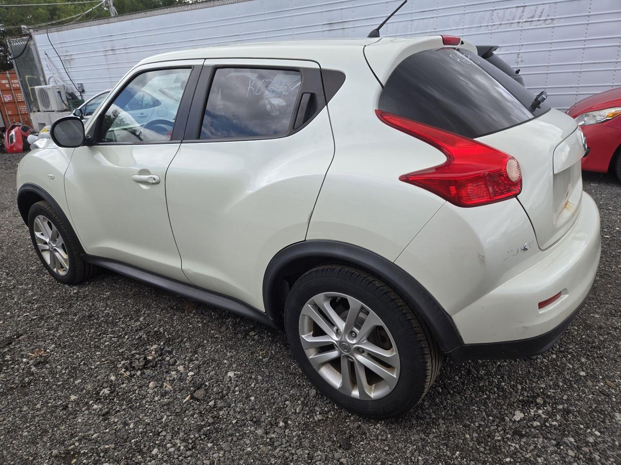 2011 Nissan Juke S - Photo #6