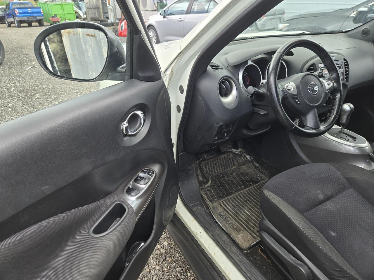 2011 Nissan Juke S - Photo #10