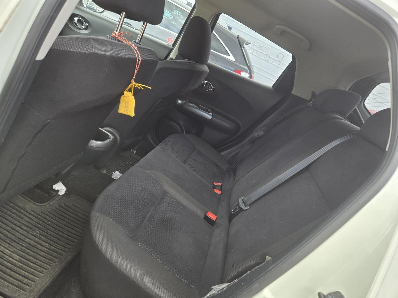 2011 Nissan Juke S - Photo #12