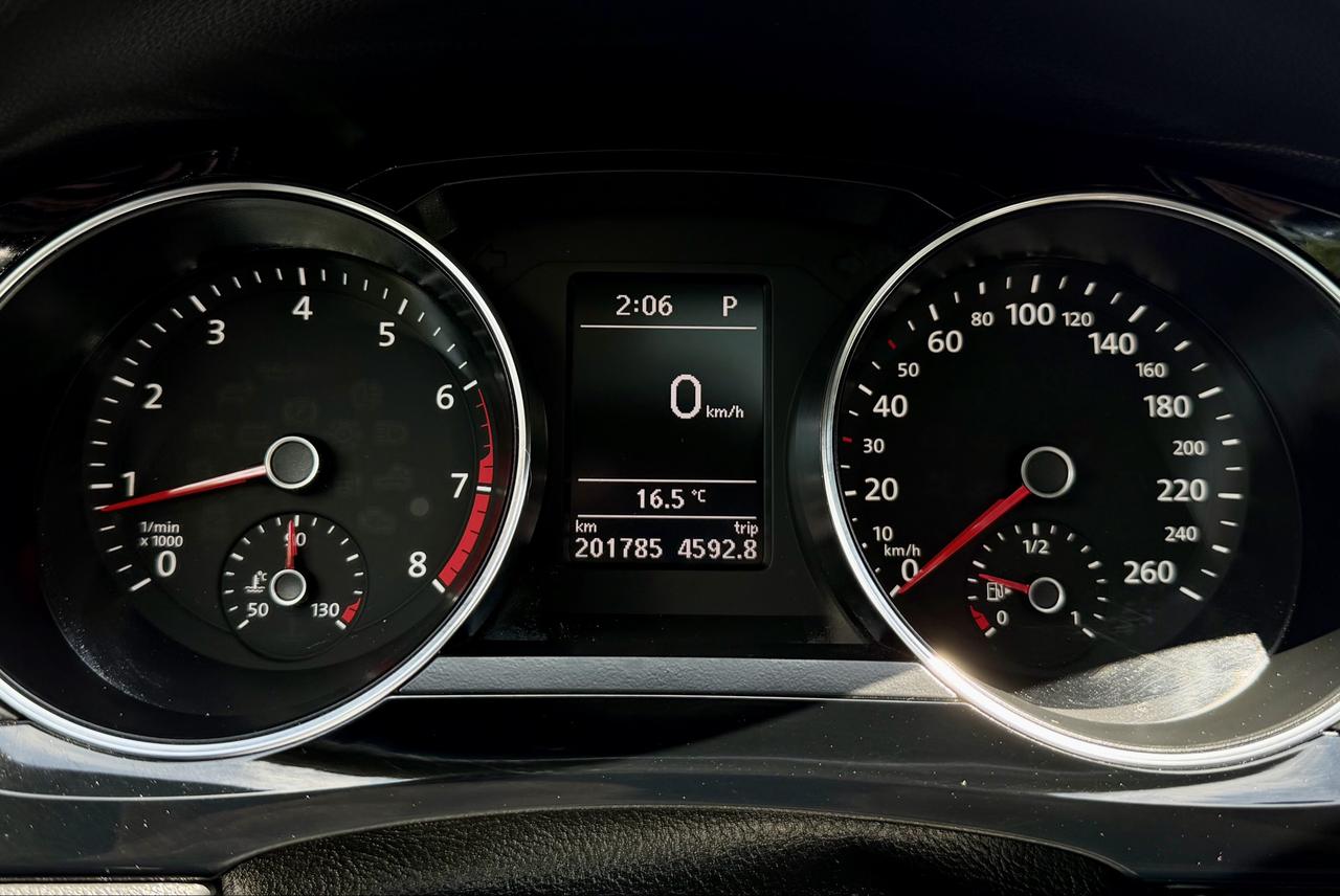2016 Volkswagen Jetta FINANCING AVAILABLE Photo11